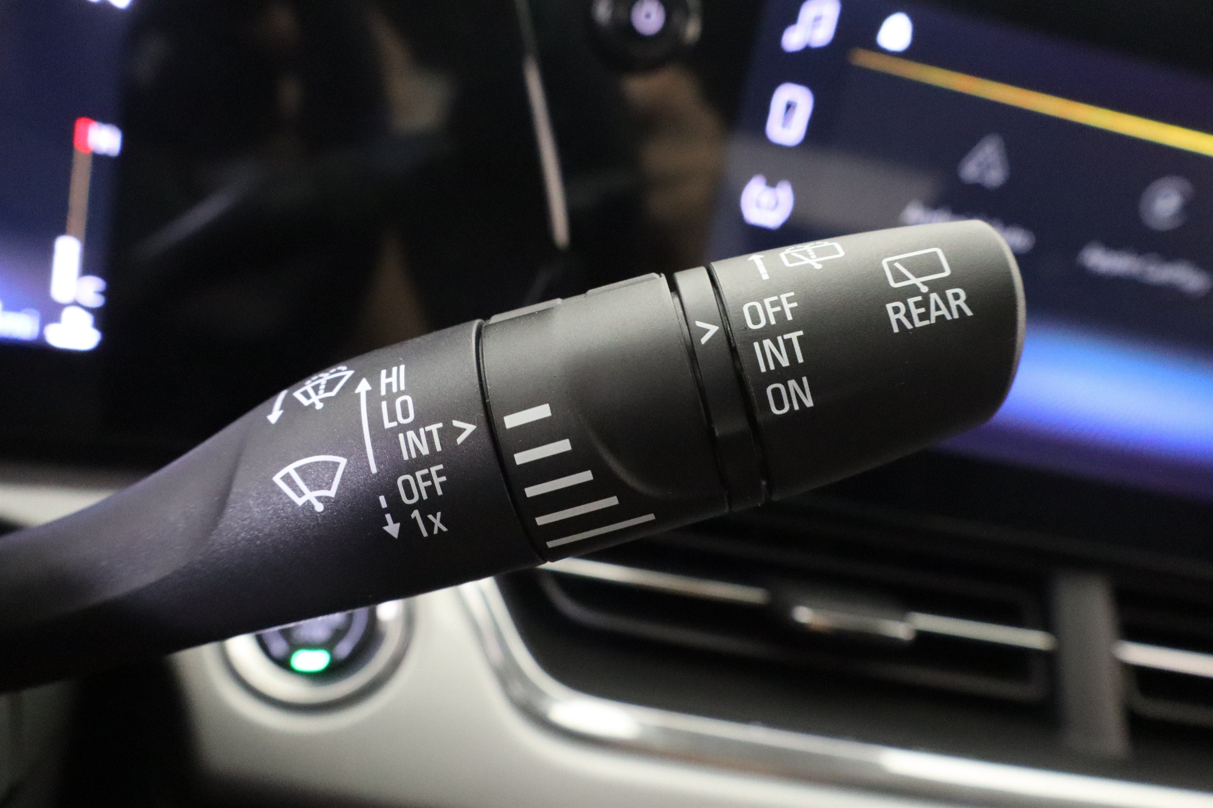 New 2026 Chevrolet Trax LT w/ Midnight Edition FWD image 32