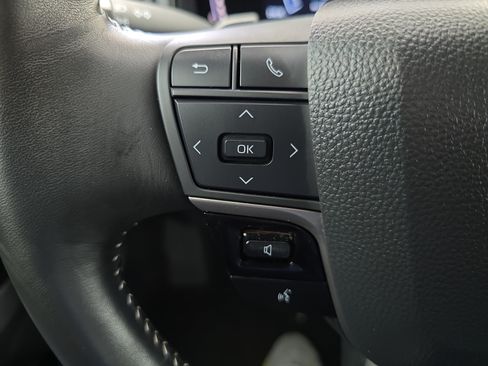 Used 2025 Toyota Camry SE w/ Convenience Package FWD image 21