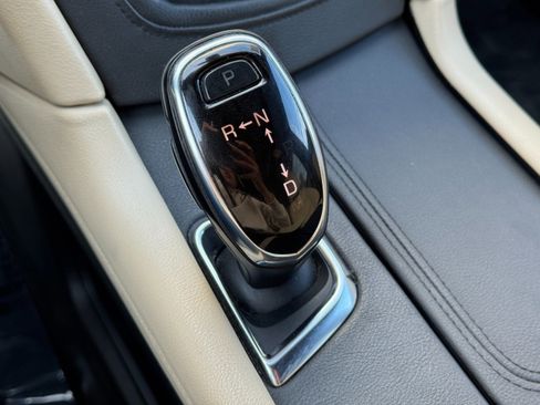 Used 2017 Cadillac XT5 FWD image 25