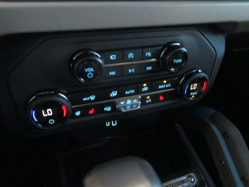 Used 2024 Ford Bronco Wildtrak AWD/4WD image 35