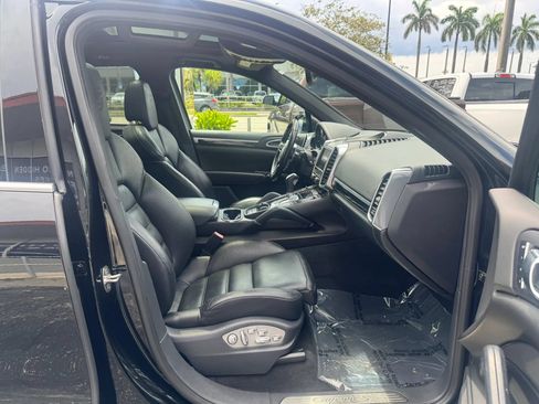 Used 2016 Porsche Cayenne S w/ Premium Plus Package AWD/4WD image 30