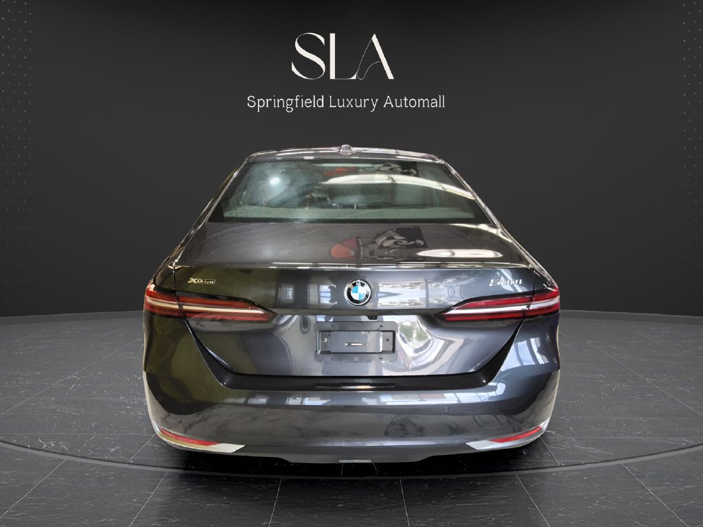 Used 2026 BMW 530i xDrive AWD/4WD image 5