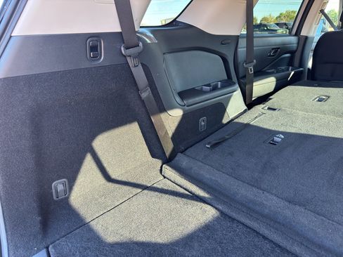 Used 2025 Nissan Pathfinder SV image 17