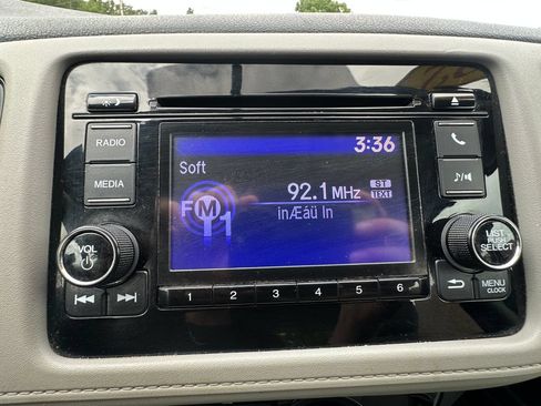 Used 2022 Honda HR-V LX image 14