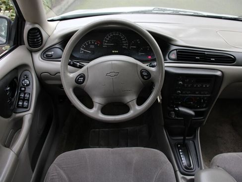 Used 2004 Chevrolet Malibu Classic image 16