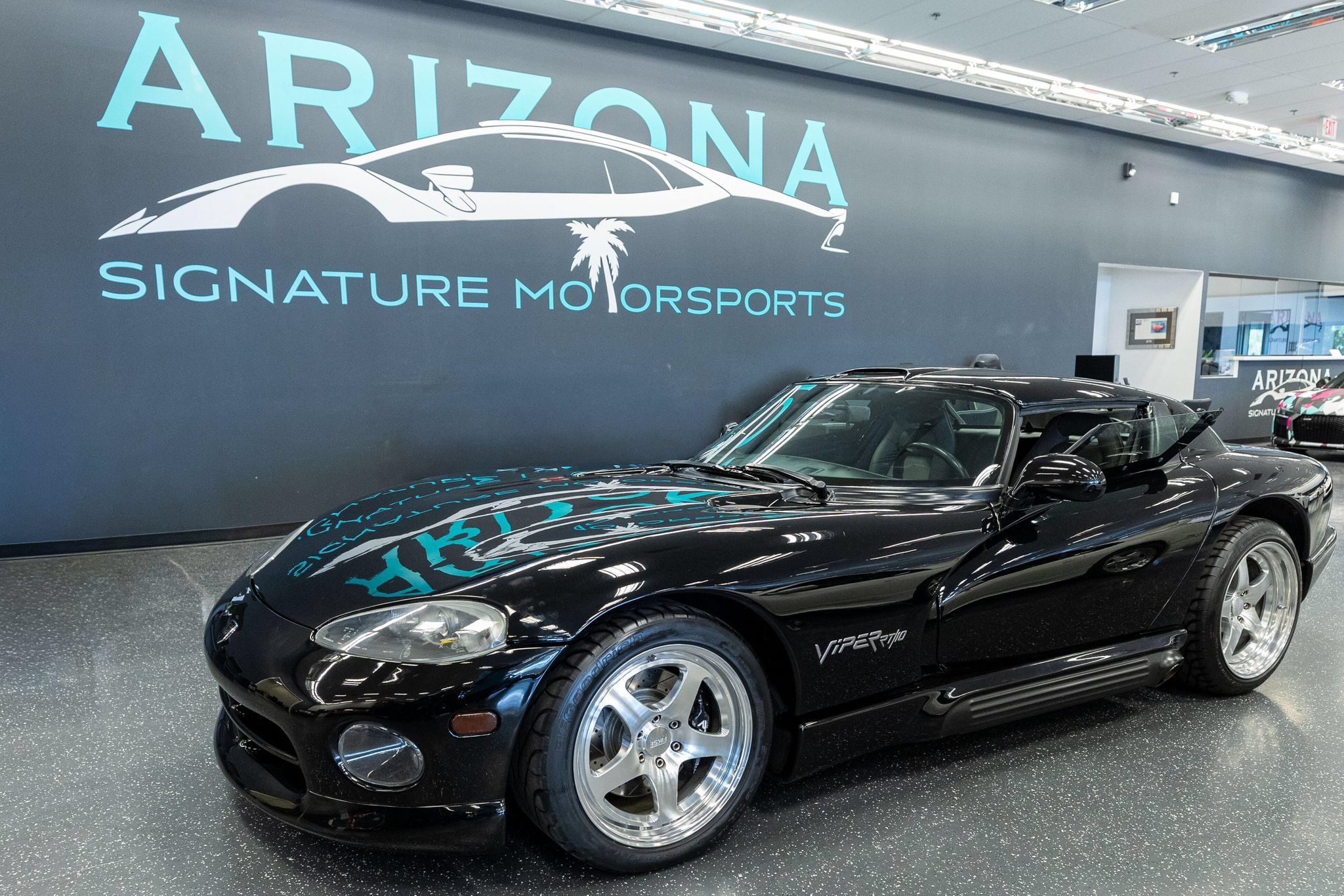 Used 1994 Dodge Viper RT/10 RWD image 1