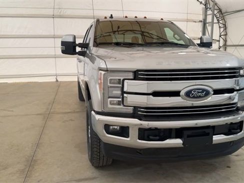 Used 2019 Ford F250 Lariat w/ Lariat Ultimate Package image 3