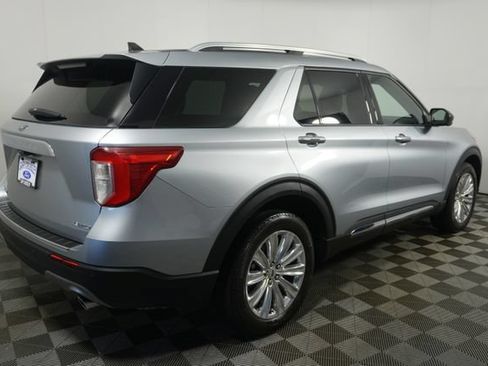 Certified 2022 Ford Explorer Limited AWD/4WD image 3