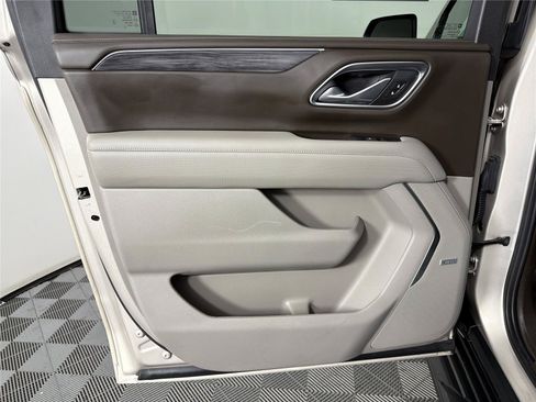 Certified 2021 GMC Yukon XL SLT w/ SLT Luxury Plus Package AWD/4WD image 22