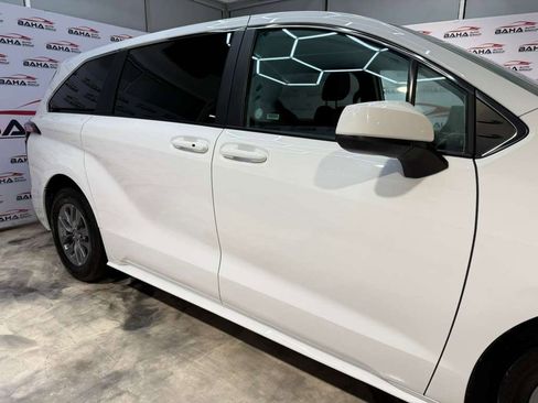 Used 2024 Toyota Sienna LE image 7