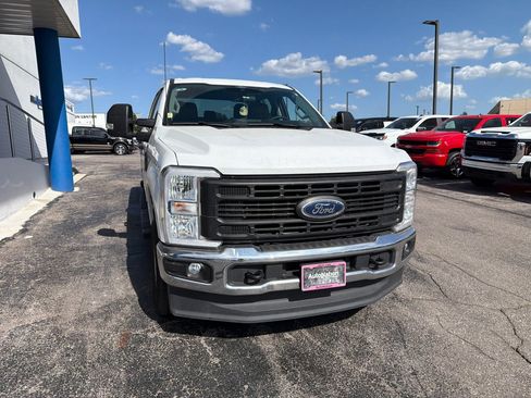 Certified 2024 Ford F250 XL w/ XL Chrome Package AWD/4WD image 3