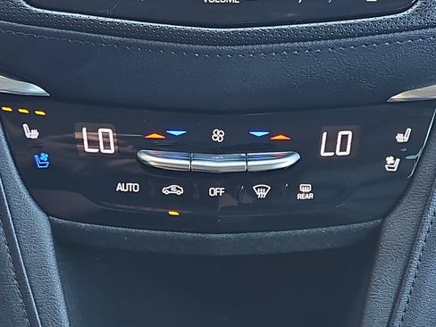 Used 2019 Cadillac XT5 Premium Luxury w/ LPO, Black Ice Package AWD/4WD image 23