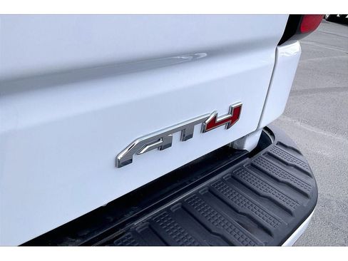Used 2025 GMC Sierra 1500 AT4 w/ AT4 Premium Package AWD/4WD image 9