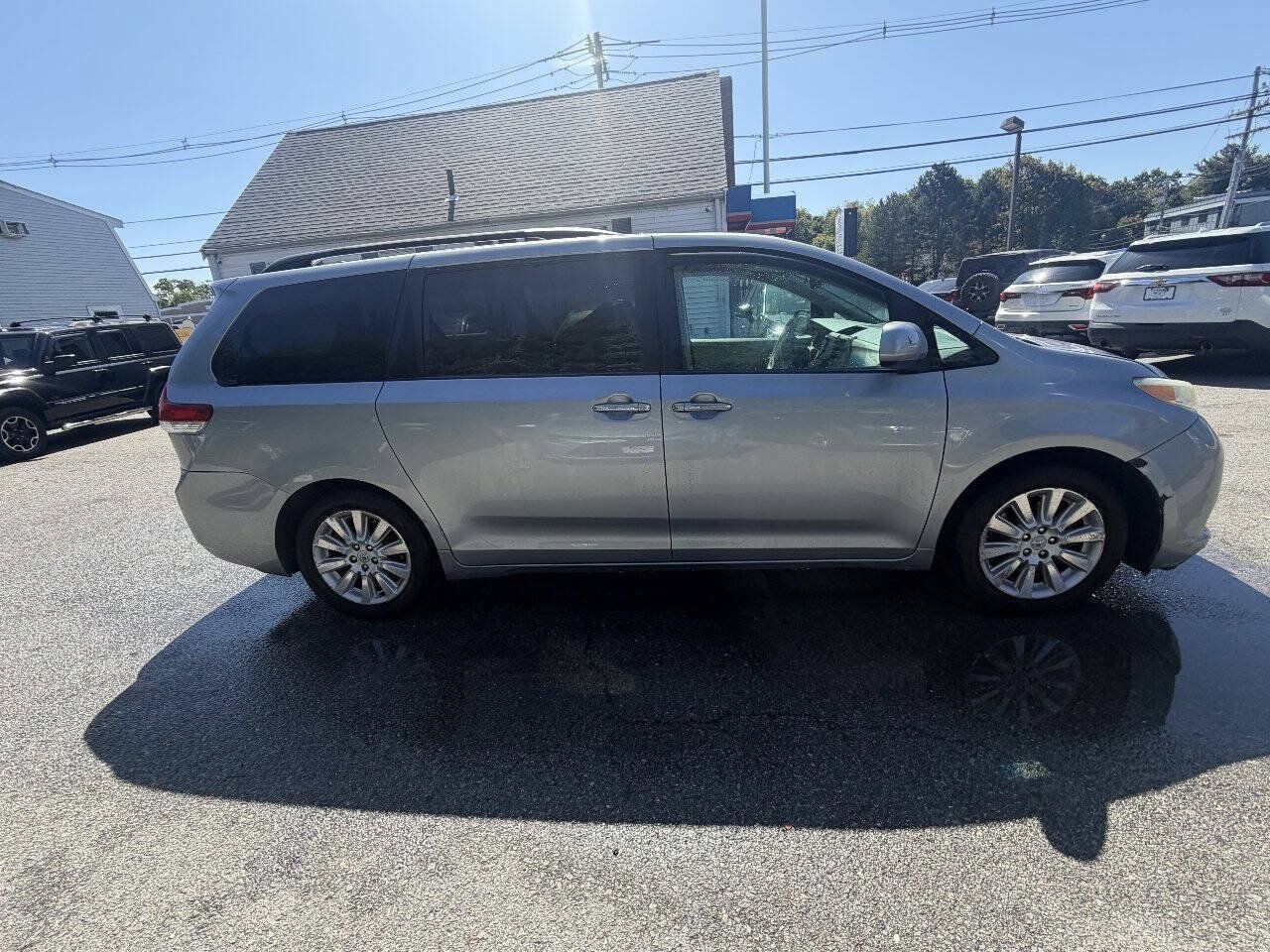 Used 2011 Toyota Sienna XLE w/ Premium Pkg AWD/4WD image 7