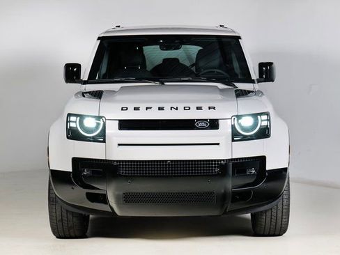 New 2026 Land Rover Defender 110 X-Dynamic SE image 8