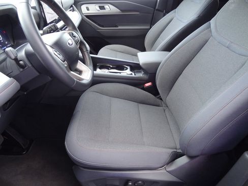 Used 2026 Ford Explorer Active AWD/4WD image 6