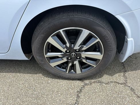 Used 2025 Nissan Versa SV w/ Trunk Package FWD image 5