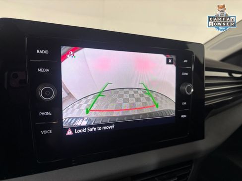 Used 2025 Volkswagen Jetta SE FWD image 21