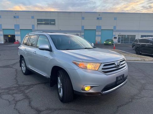 Used 2013 Toyota Highlander Limited image 30