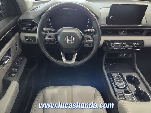 Used 2025 Honda Pilot Touring image 9
