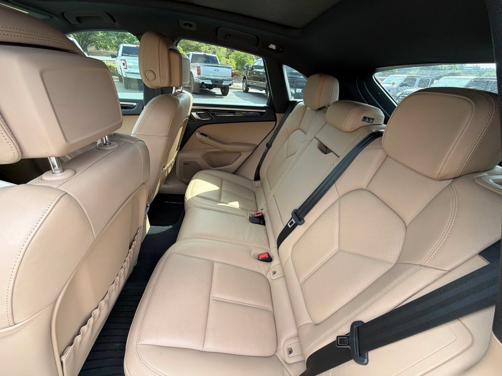 Used 2024 Porsche Macan AWD/4WD image 16