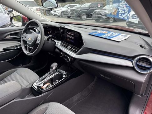Used 2024 Chevrolet Trax LT image 17
