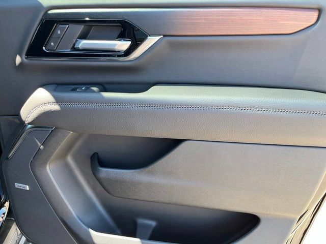 New 2026 GMC Yukon XL Denali w/ Sun & Power Step Package AWD/4WD image 23