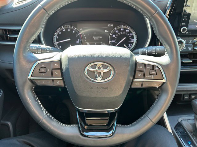 Used 2020 Toyota Highlander XLE FWD image 15