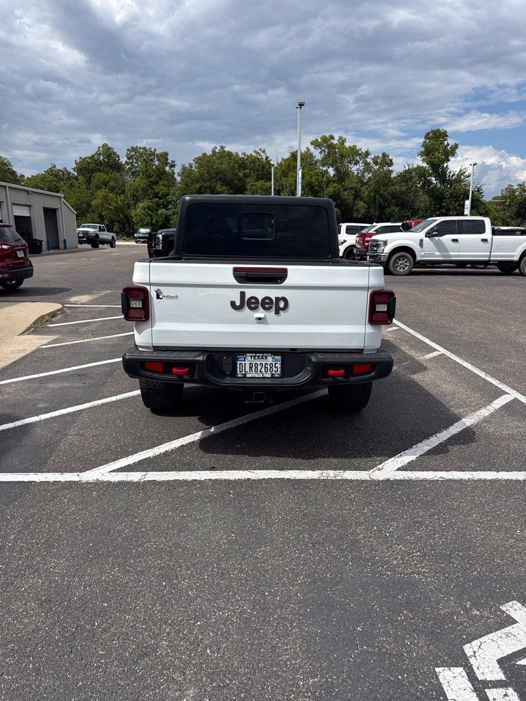 Used 2024 Jeep Gladiator Rubicon w/ Technology Group AWD/4WD image 2