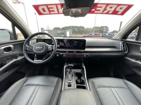 Used 2025 Kia Sorento S image 29