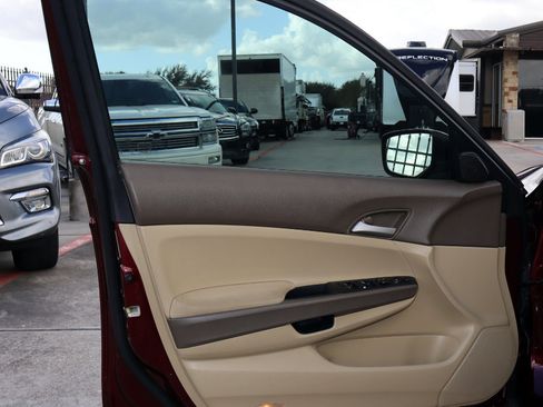 Used 2010 Honda Accord LX-P image 10