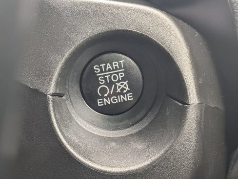 Used 2019 Jeep Compass Latitude w/ Cold Weather Group AWD/4WD image 13
