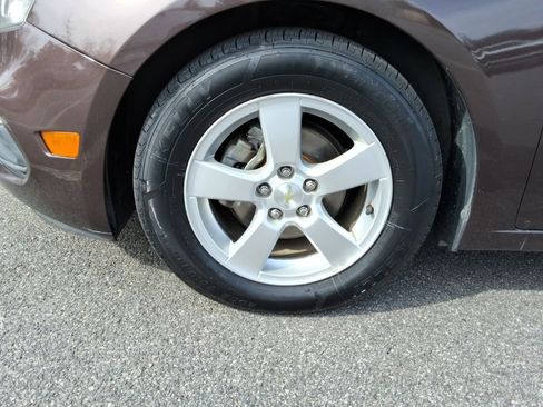 Used 2015 Chevrolet Cruze LT w/ Technology Package image 10