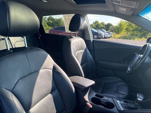 Used 2018 Kia Niro EX w/ EX Premium Package image 13