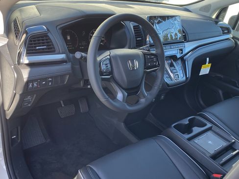 New 2026 Honda Odyssey Touring image 12