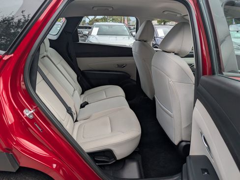 Used 2025 Hyundai Tucson SE image 18