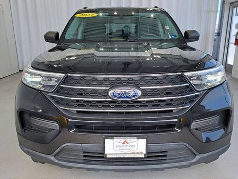 Used 2023 Ford Explorer XLT AWD/4WD image 3