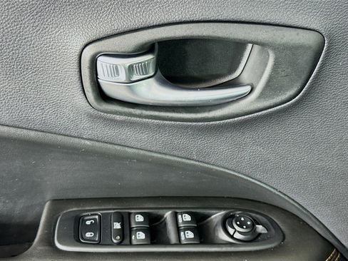 Used 2018 Jeep Compass Limited image 23