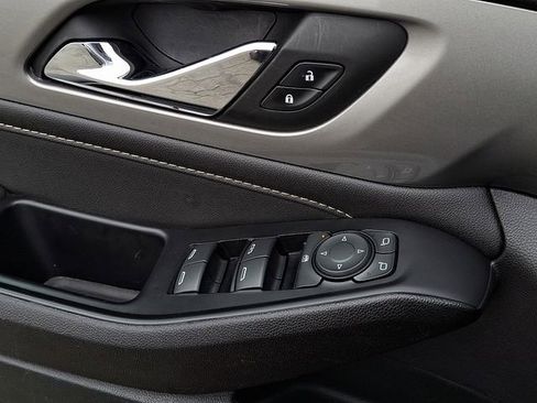 Used 2023 Chevrolet Traverse LT image 20