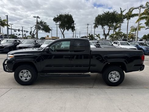 Used 2021 Toyota Tacoma SR w/ SR Convenience Package RWD image 11