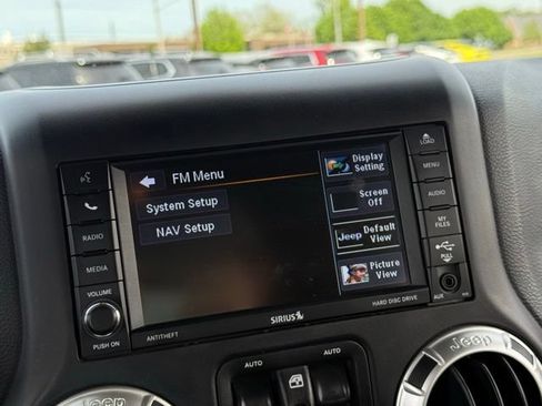Used 2018 Jeep Wrangler Unlimited Sahara AWD/4WD image 19