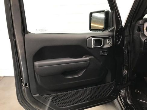 New 2025 Jeep Gladiator Willys image 8