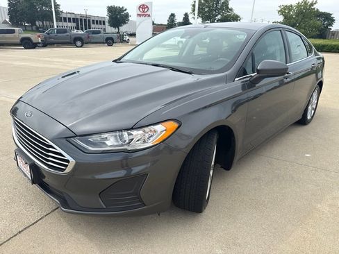 Used 2020 Ford Fusion SE FWD image 6