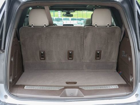 Used 2021 Chevrolet Tahoe Z71 w/ Luxury Package AWD/4WD image 4
