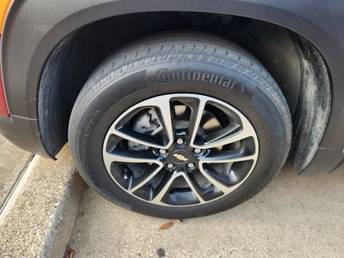 Used 2025 Chevrolet TrailBlazer LT w/ Driver Confidence Package FWD image 8