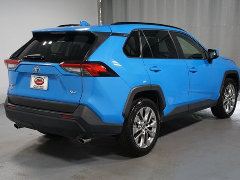 Used 2021 Toyota RAV4 XLE Premium FWD image 8