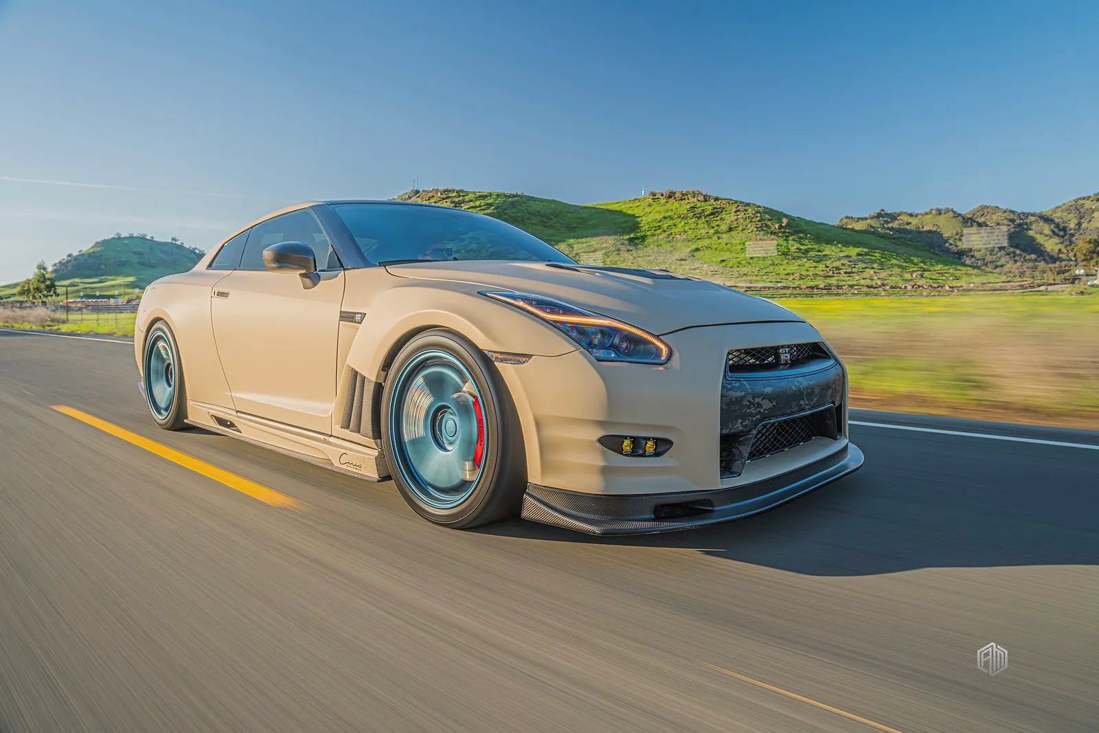 Used 2014 Nissan GT-R Premium AWD/4WD image 1