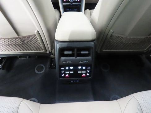 Certified 2025 Porsche Macan 4 Electric AWD/4WD image 33