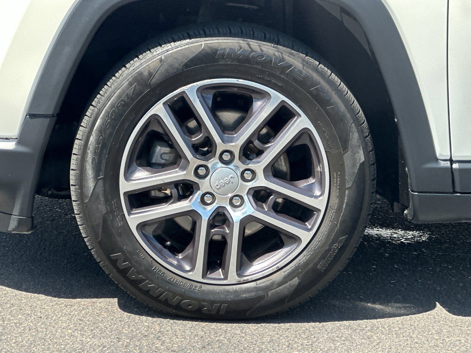 Used 2018 Jeep Compass Latitude w/ Popular Equipment Group FWD image 24