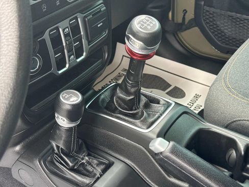 Used 2025 Jeep Wrangler Unlimited Sport AWD/4WD image 30